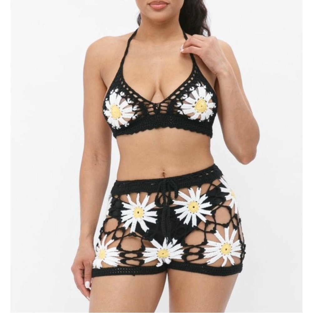Black and White Crochet Daisy Set